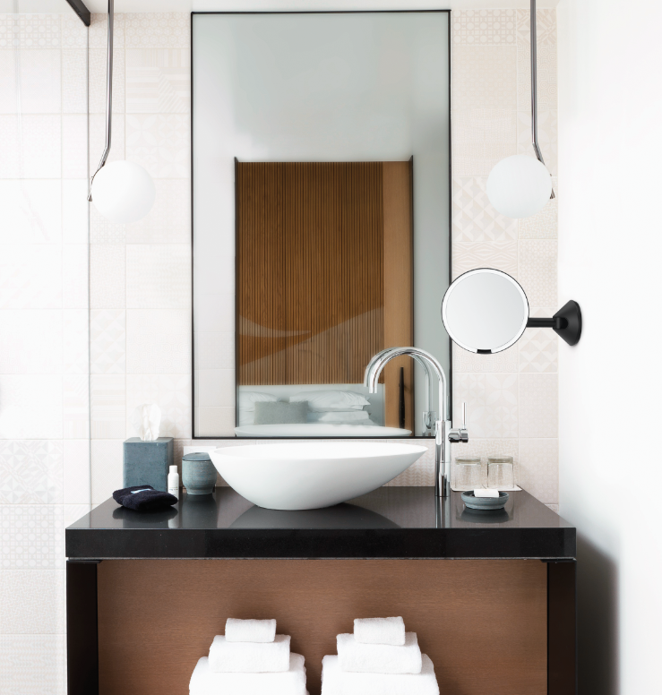 verdrahteter Sensorspiegel mit Wandhalterung